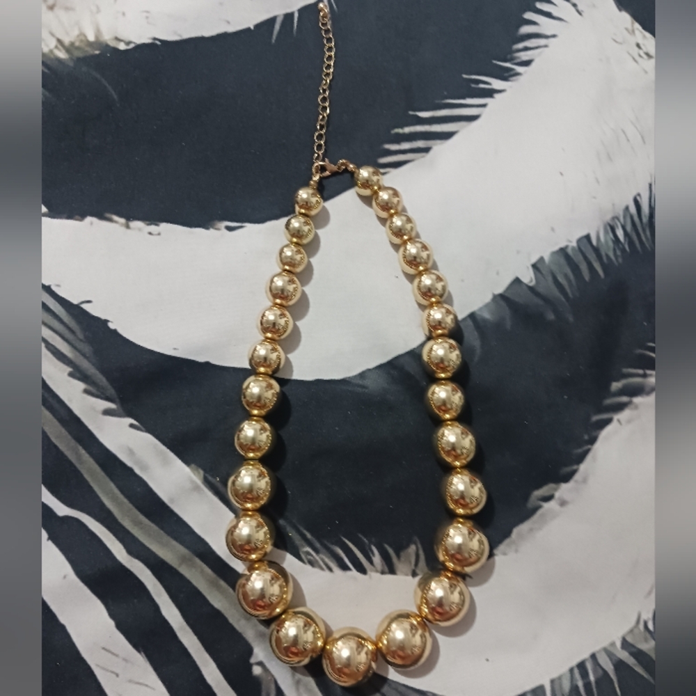 Women Gold Fashion Balls Necklace - Picture 2 of 5